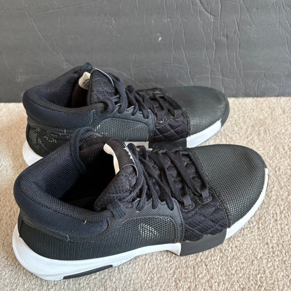 Nike Lebron Witness 8 TB Men's Basketball Shoes Size 6 Black White NWOT